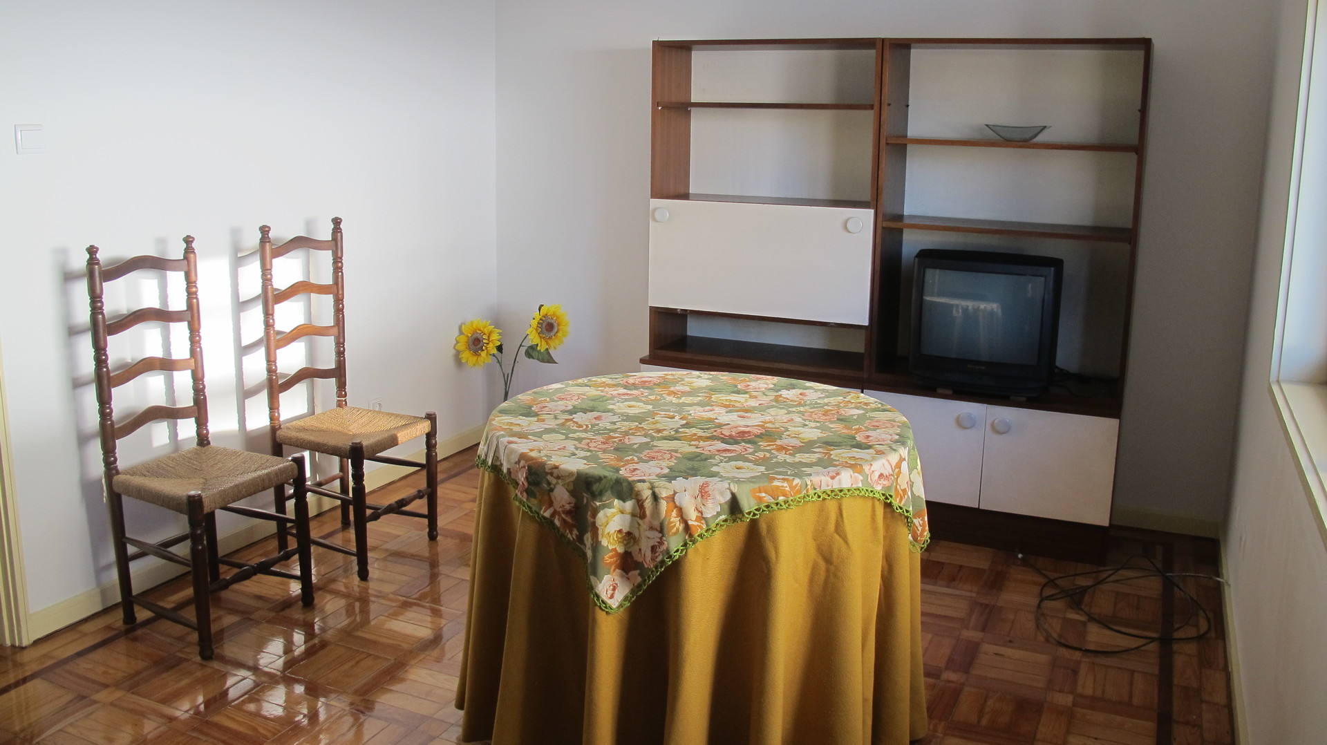 Large T4 sunny apartment rebuilt with modern furniture