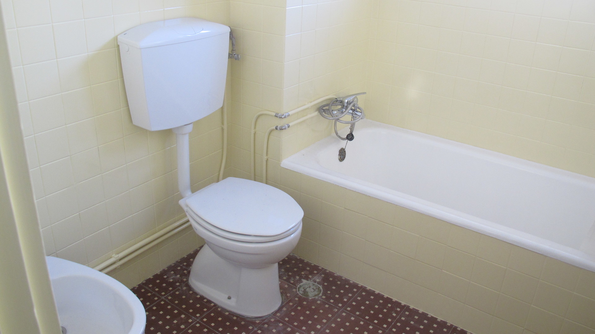 Large T4 sunny apartment rebuilt with modern furniture