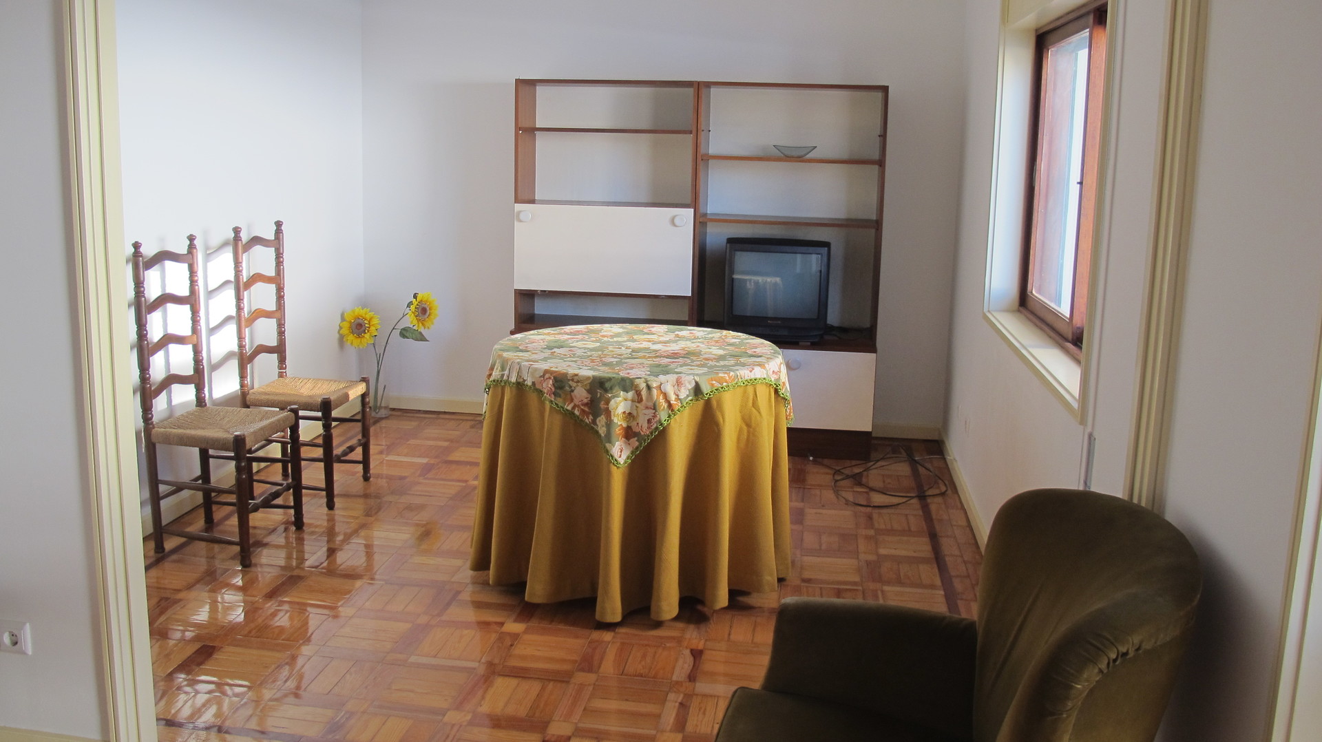 Large T4 sunny apartment rebuilt with modern furniture