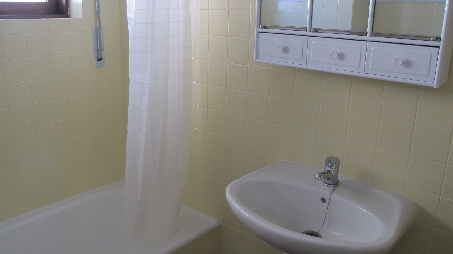 Large T4 sunny apartment rebuilt with modern furniture