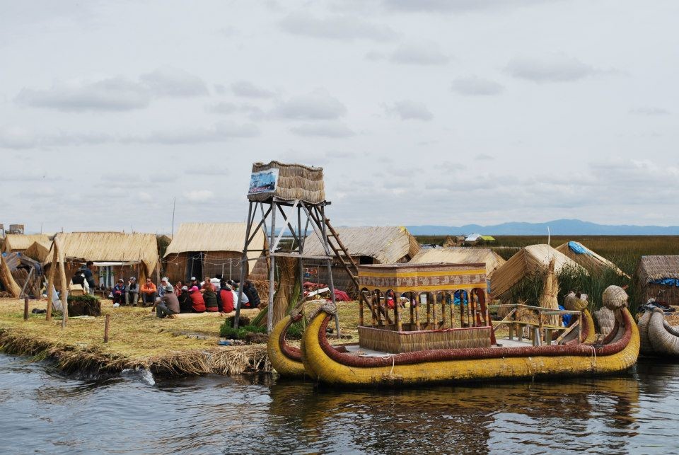 las-hermosas-islas-flotantes-uros-puno-4