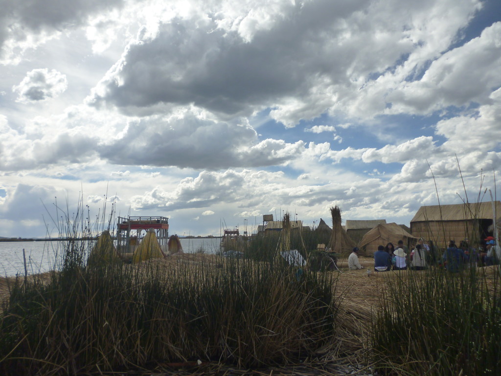 las-hermosas-islas-flotantes-uros-puno-f