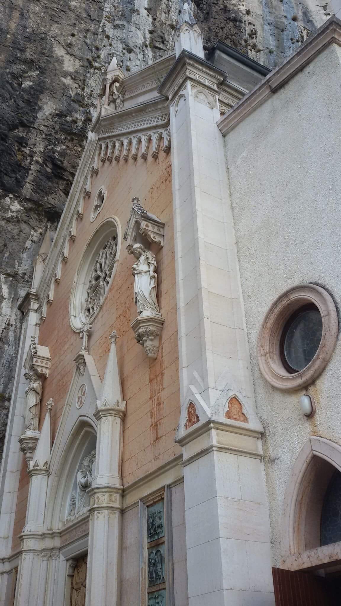 Le Sanctuaire Diocésain de la Madonna della Corona à Vérone
