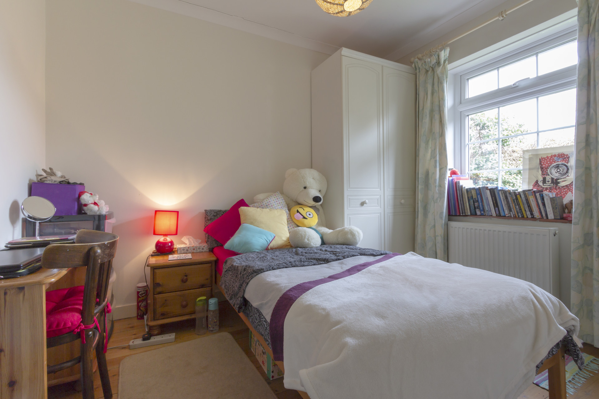 Light airy room in sunny bungalow Canterbury Room for rent Canterbury