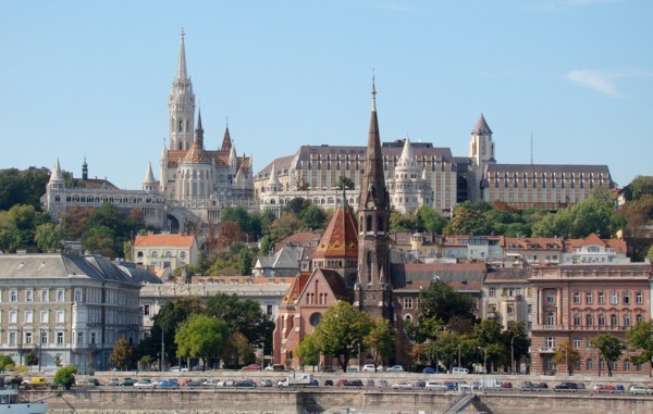 living-budapest-eec07b7e0e4cbcc182f4c985