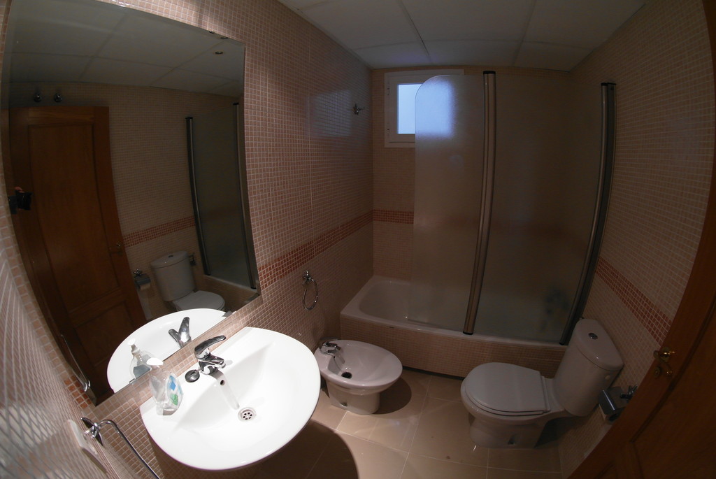 LOOKING FOR ROOMMATE ROOM FOR RENT 180 € 88 m2 furnished flat, close to