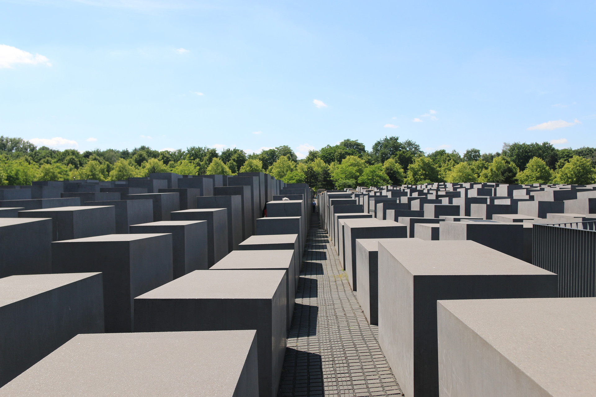 lost-holocaust-jews-memorial-berlin-e6ac
