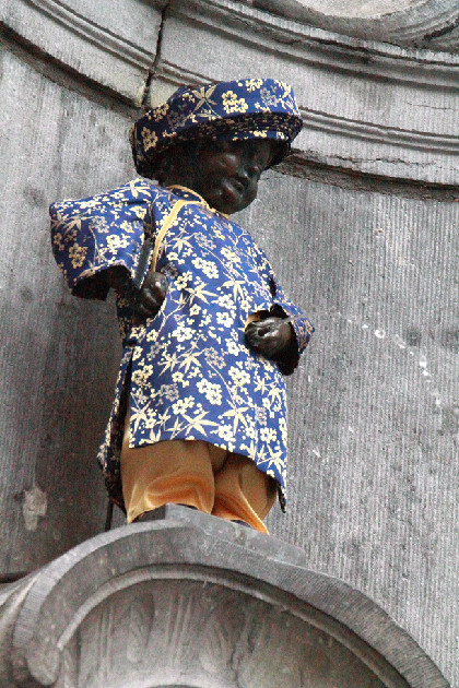 Peeing Kid Statue