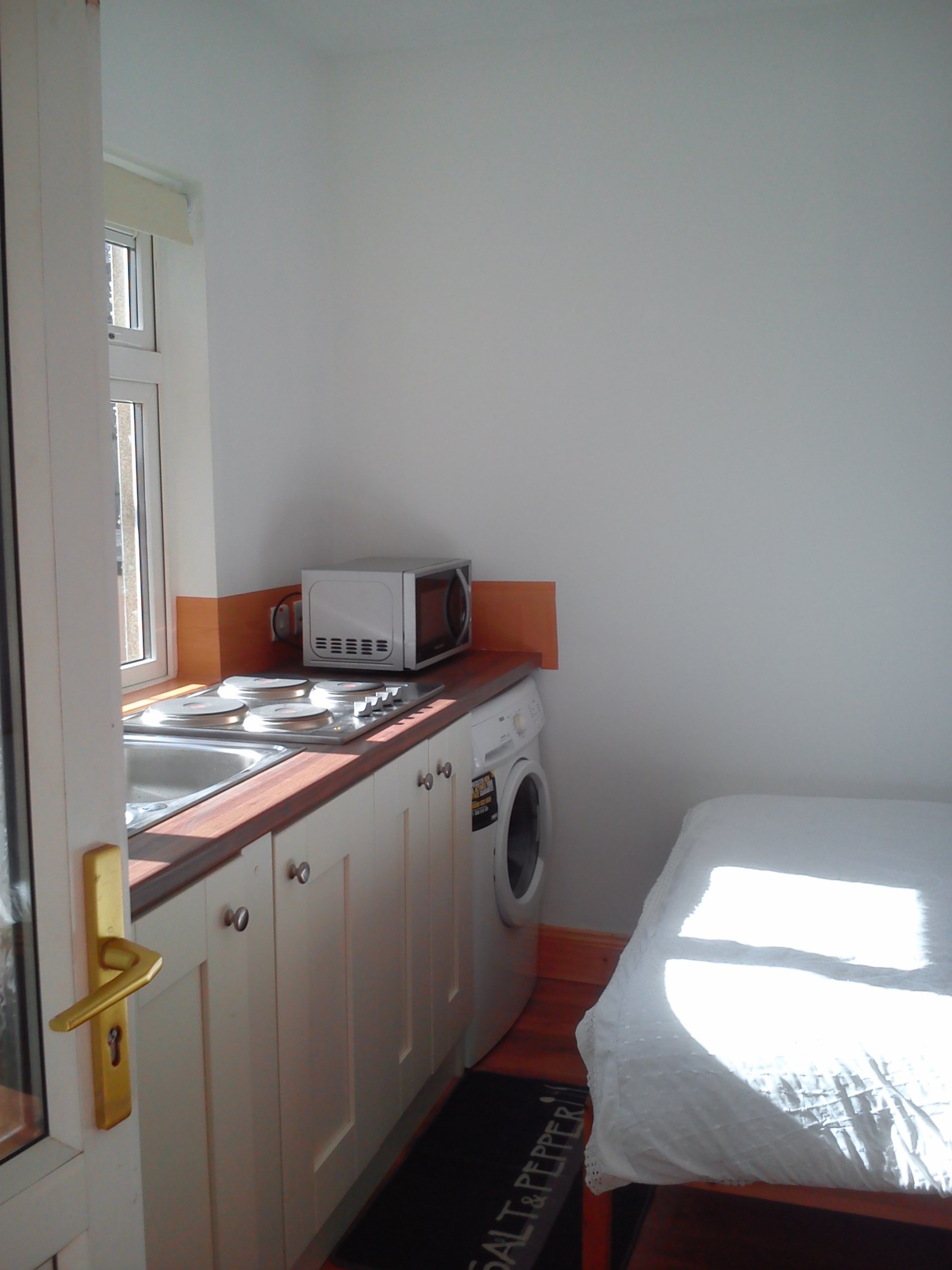 all modern conveniences in this small studio apartment Rent studios Cork