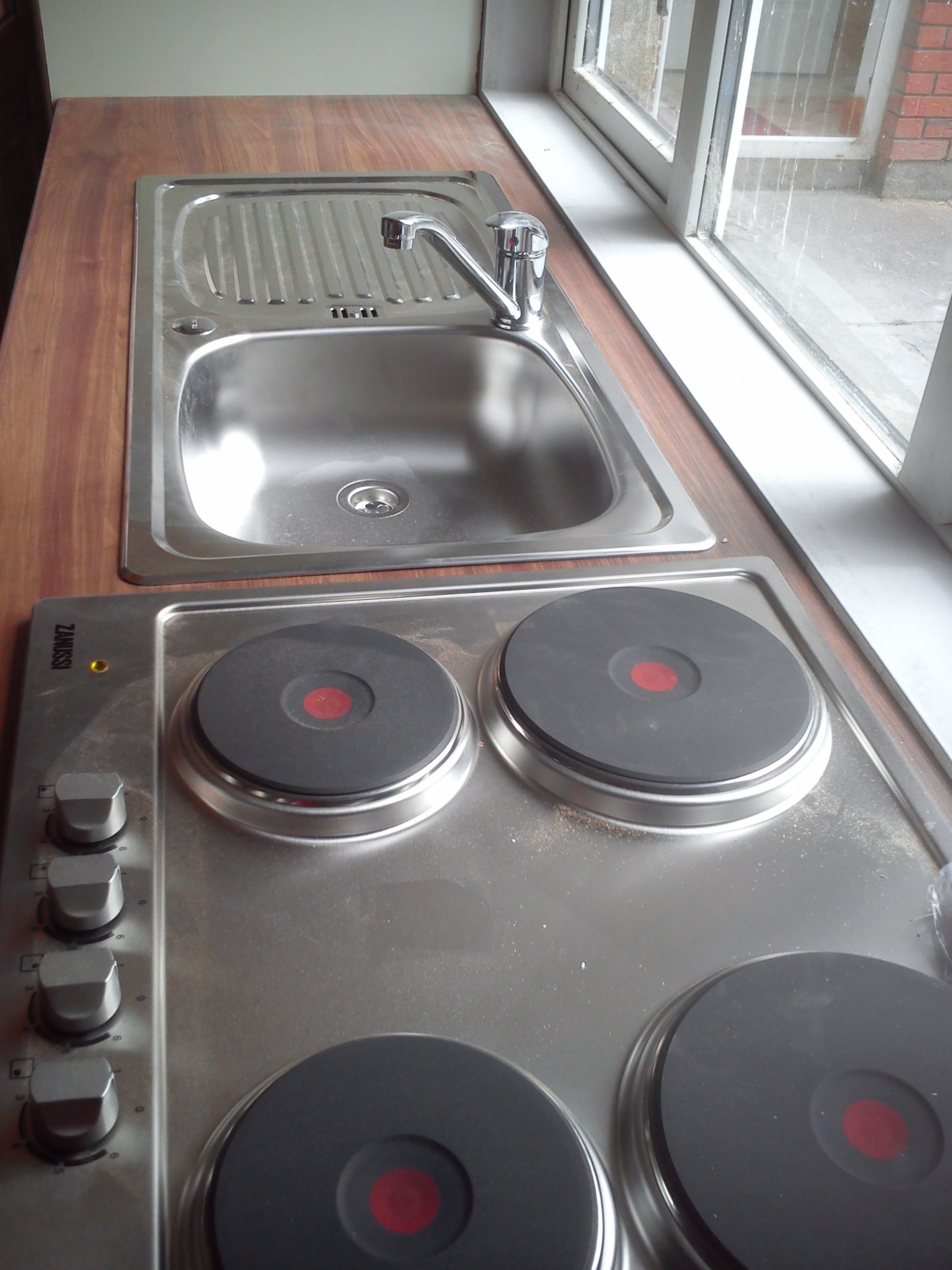 all modern conveniences in this small studio apartment Rent studios Cork