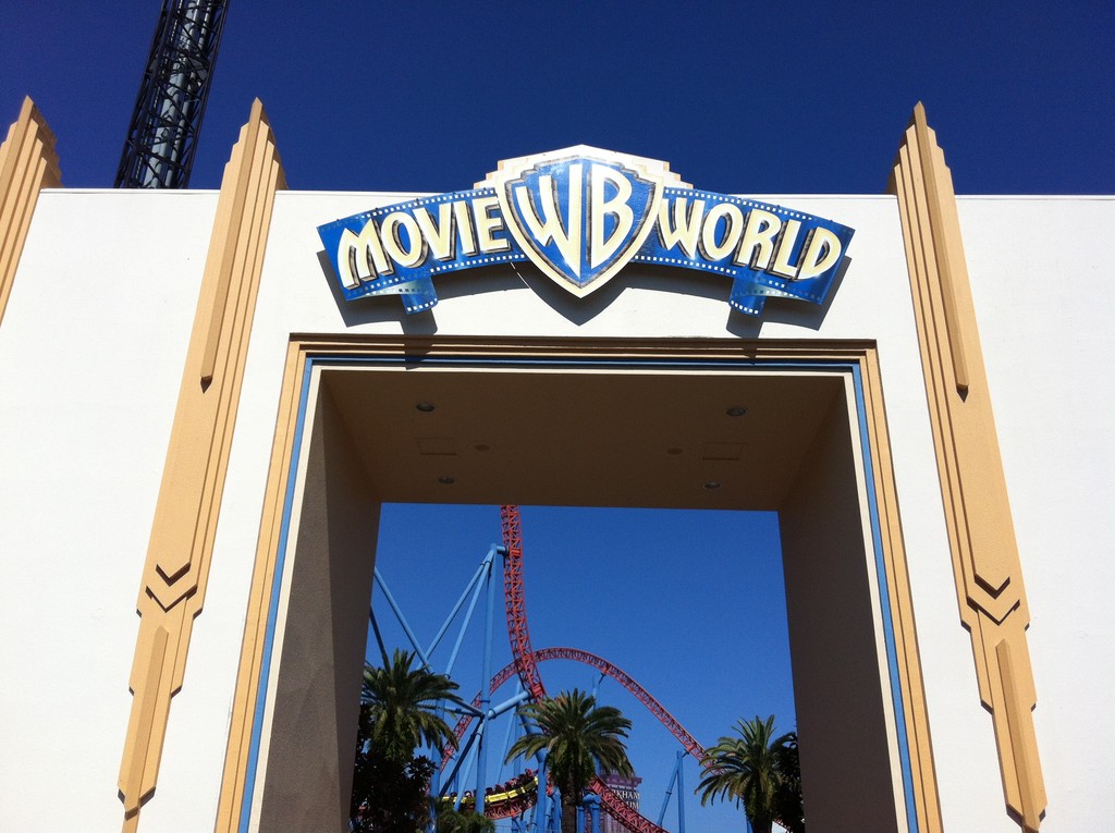 what town is warner bros movie world located