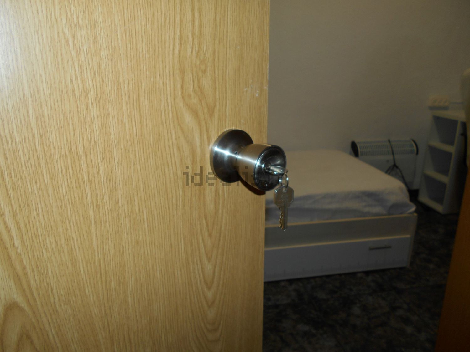 Muy cerca de Universidades. Piso 5 habitaciones exteriores. Todas con