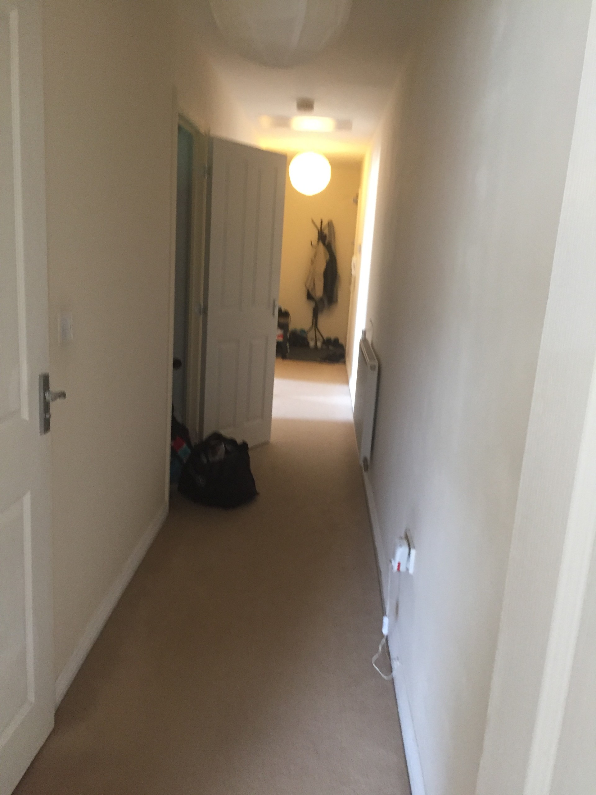 New build two bedroom flat near high street plus shopping area Room