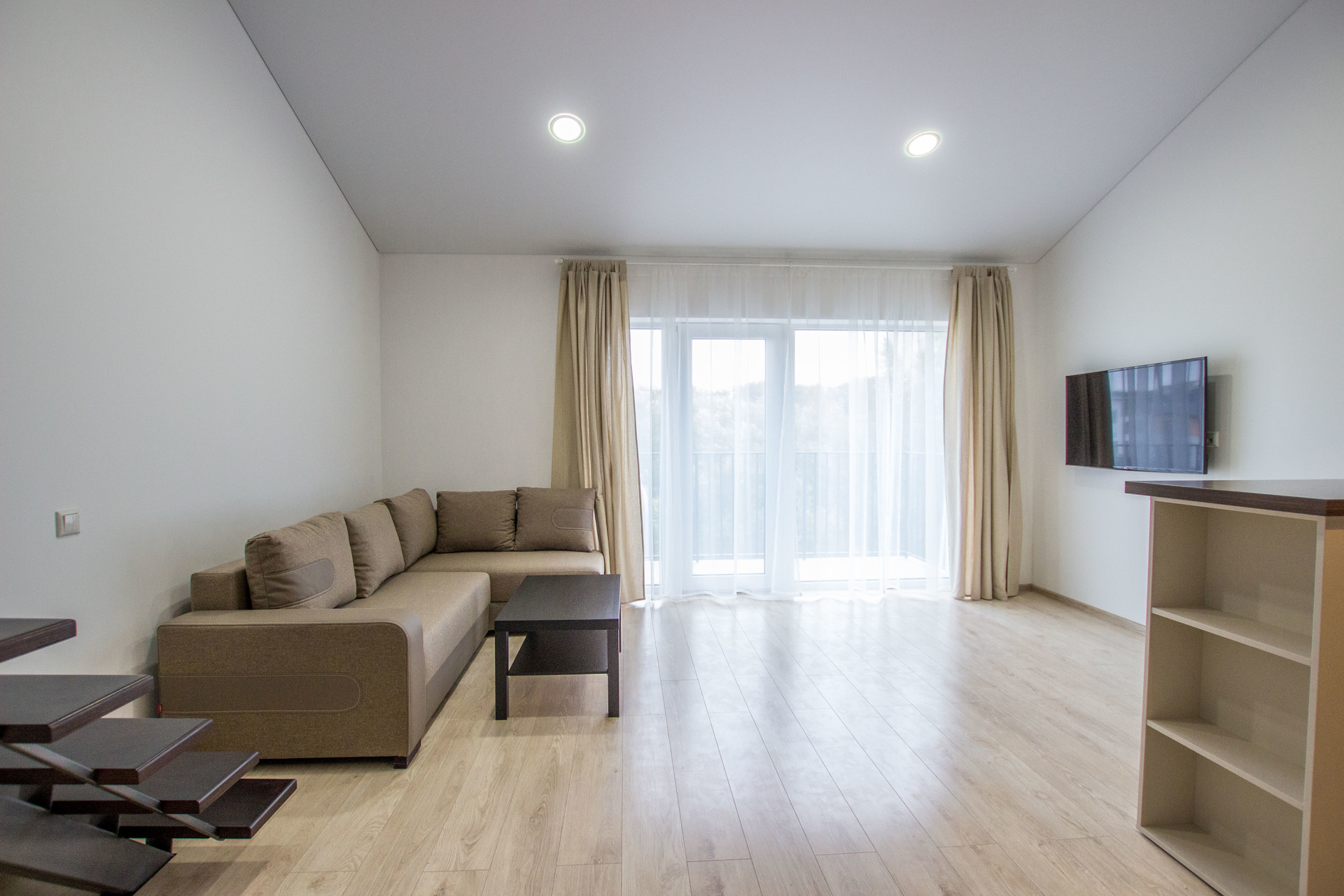New and spacious 2 bedrooms apartment suitable for LSMU students 300m