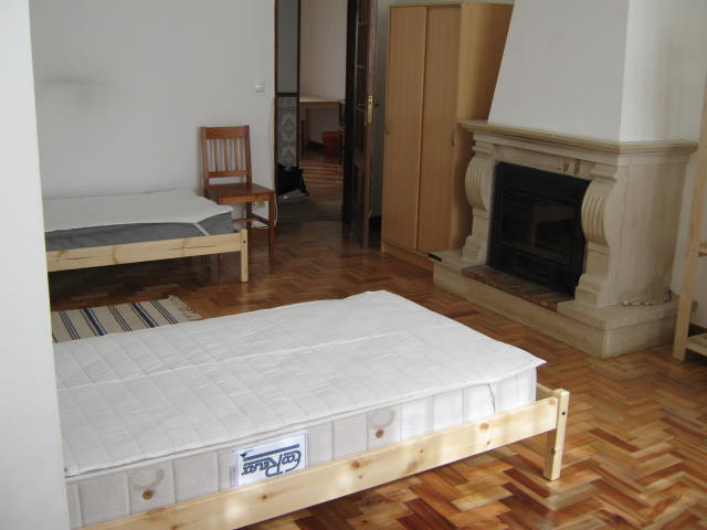 Nice and very large furnished twin room in Coimbra