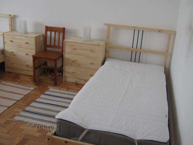Nice and very large furnished twin room in Coimbra