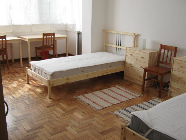 Nice and very large furnished twin room in Coimbra