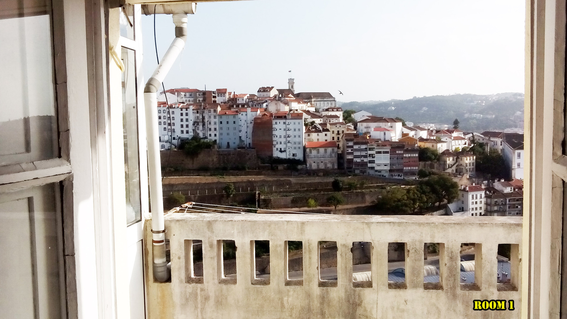 Great single room in independent apartment near Praça da República with nice views