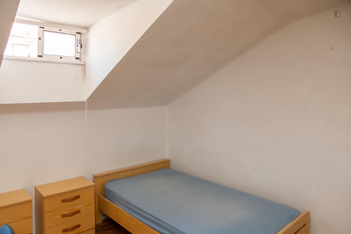 Nice single room close to Coimbra University
