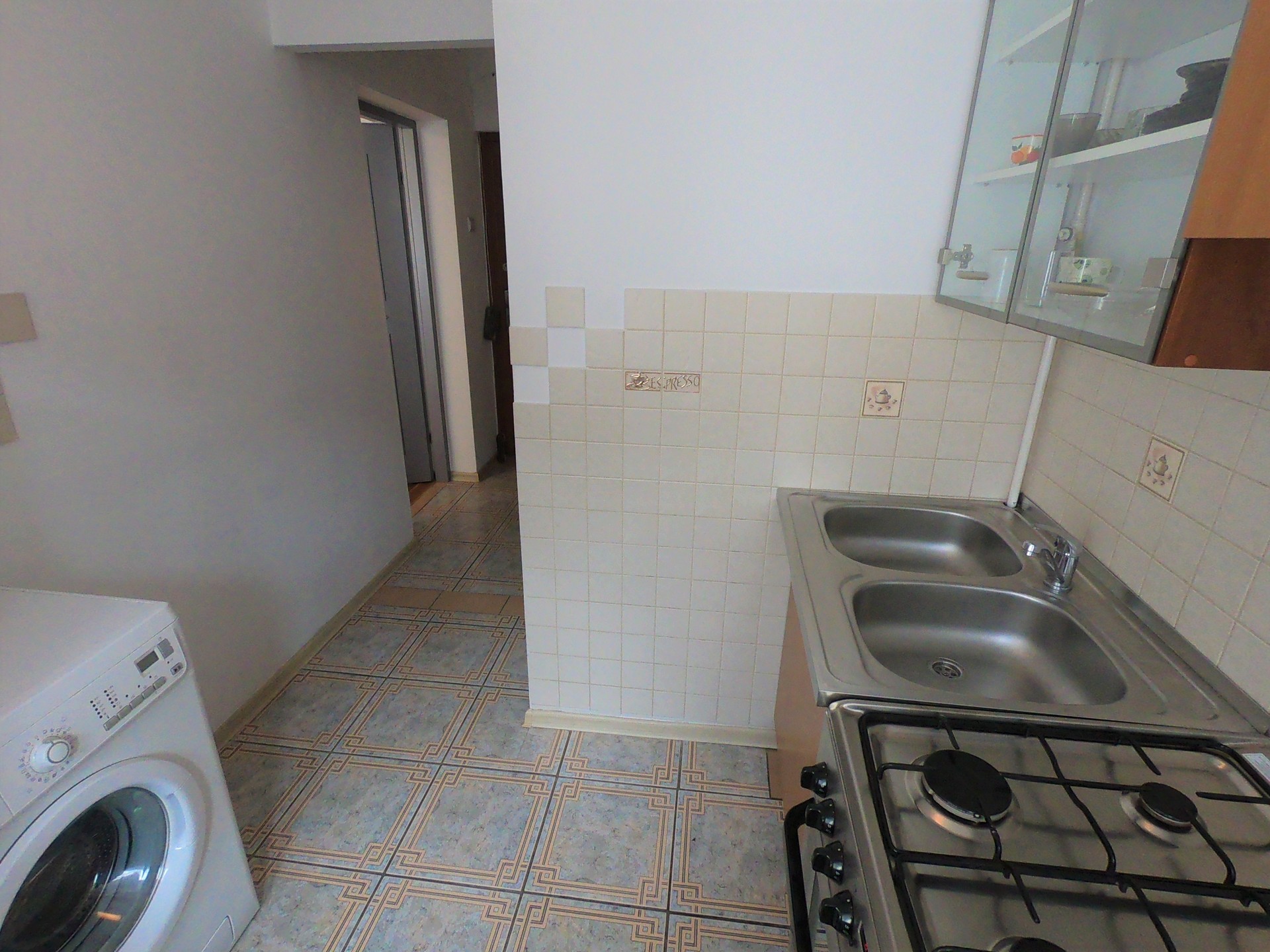 Nice Studio Apartment with all new furniture. Superb location. Flat