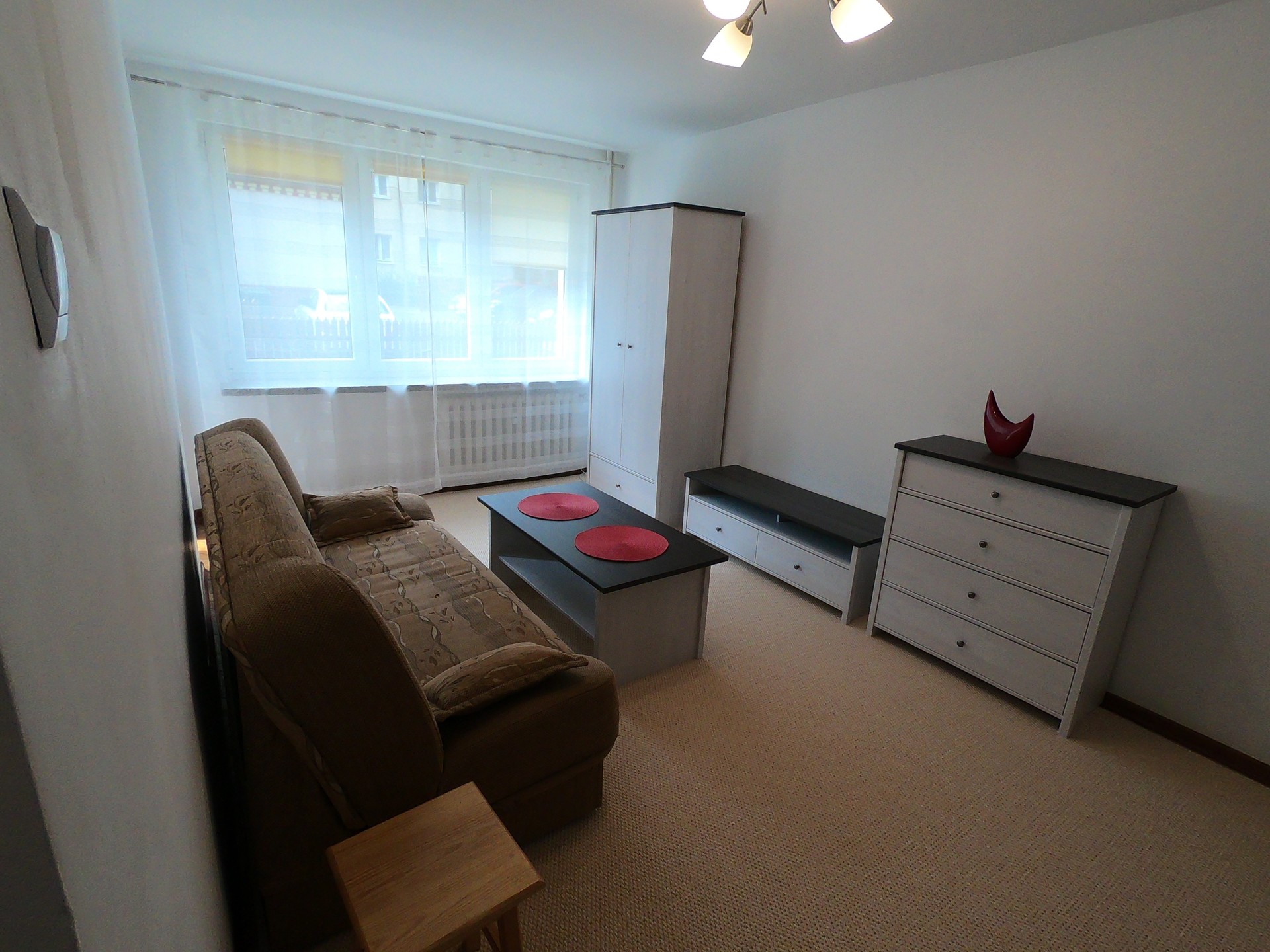 Nice Studio Apartment with all new furniture. Superb location. Flat