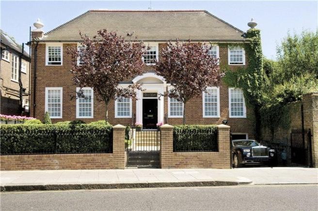 One Bedroom Available For Rent In Double Bedroom Apartment In Kensington London