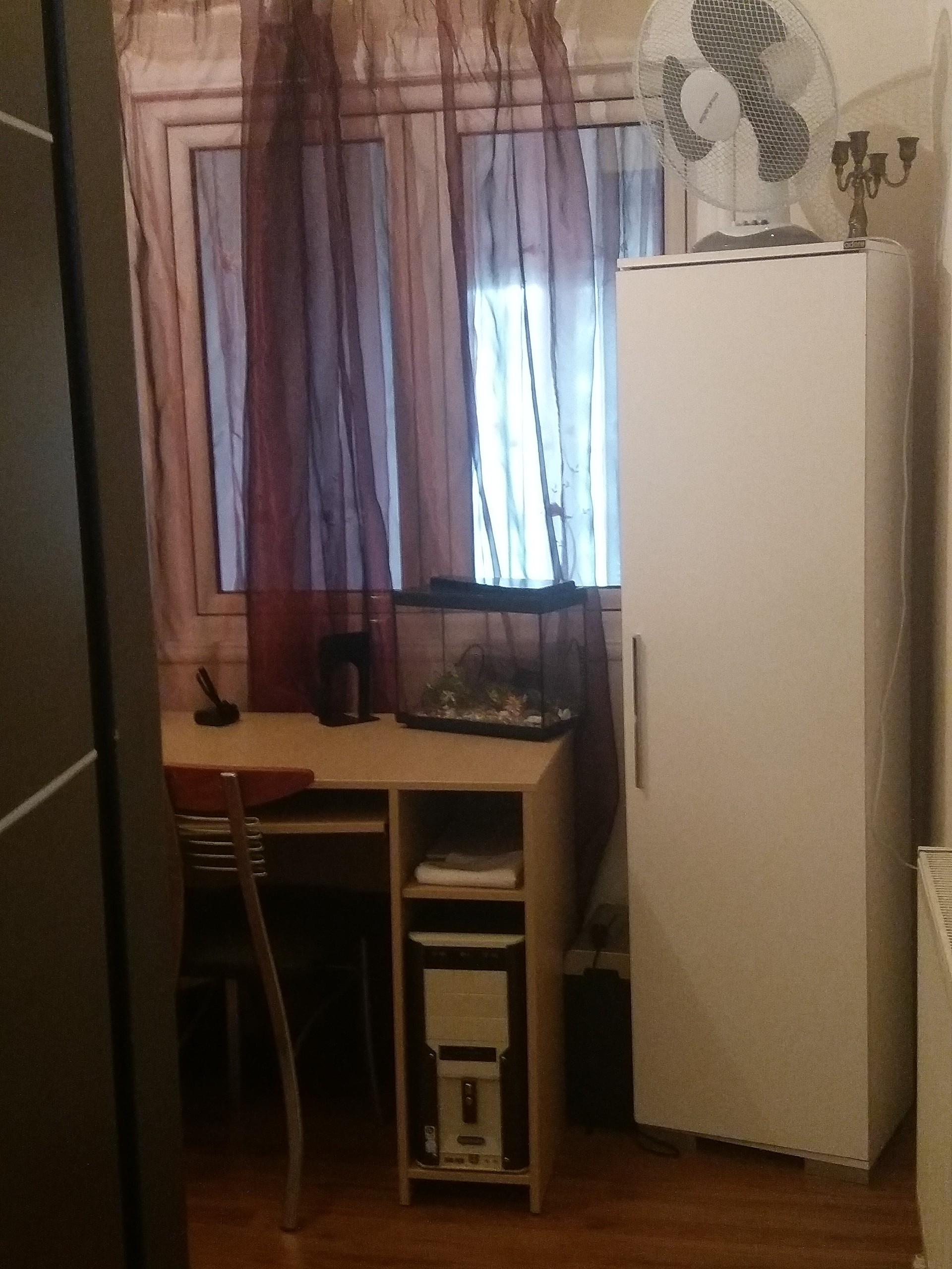 One Single Bed Room With Desk Andwithout Balcony Room For Rent