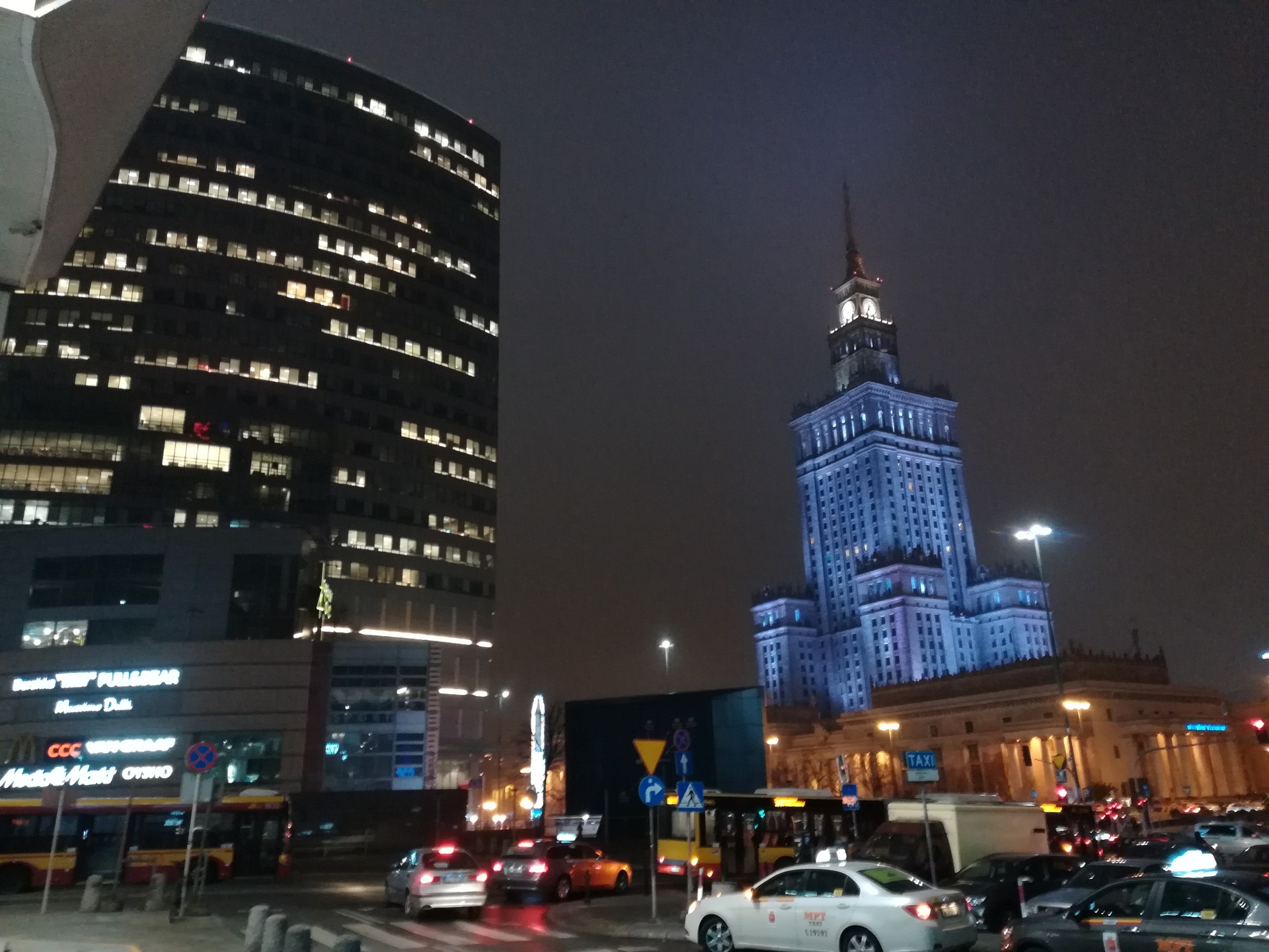 Palazzo della cultura by night. 