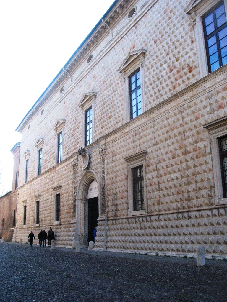Palazzo dei Diamanti (3)