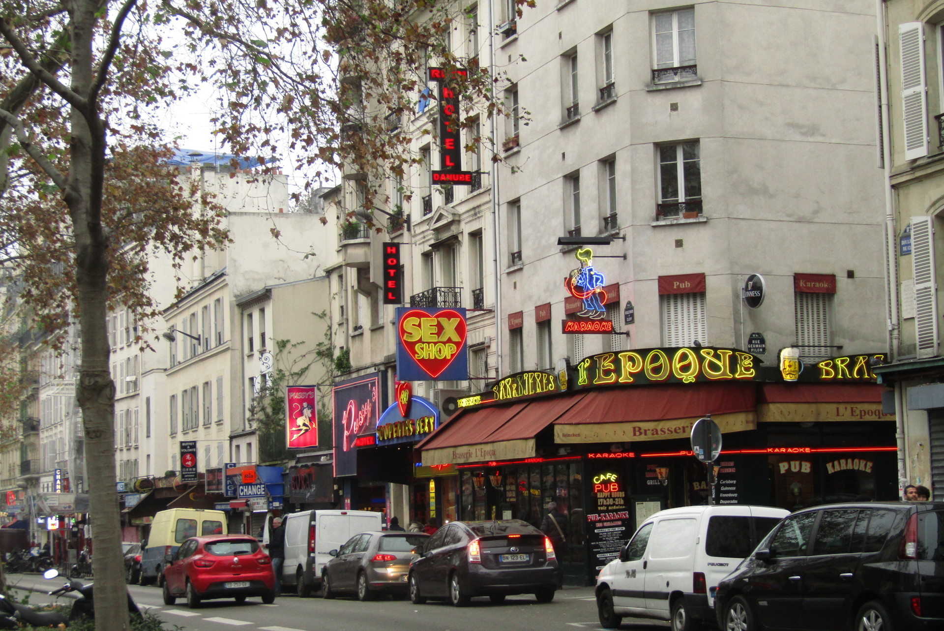 paris-2-moulin-rouge-barrio-sex-shops-c7
