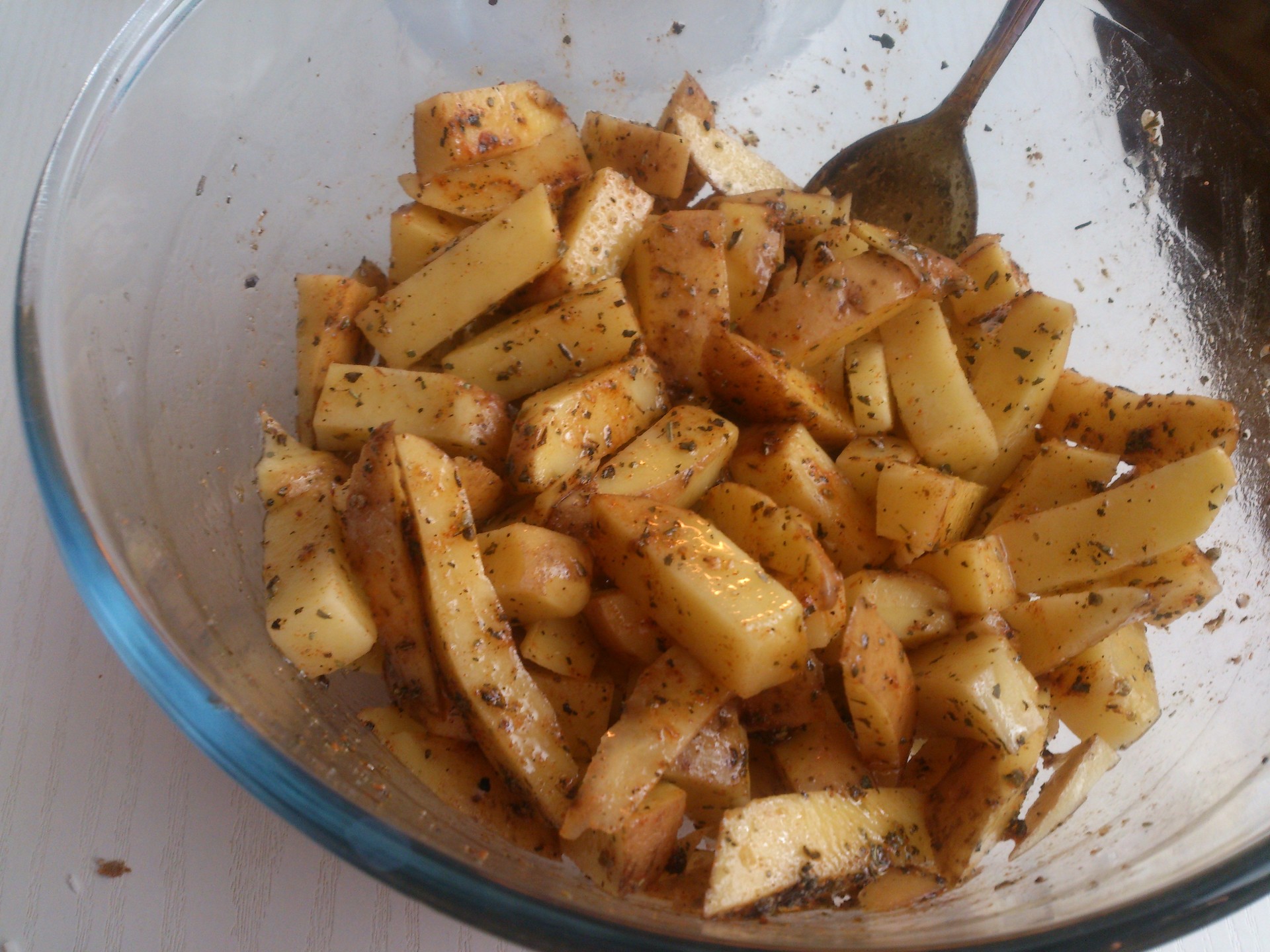 Cómo hacer patatas fritas al horno de forma fácil y deliciosa.