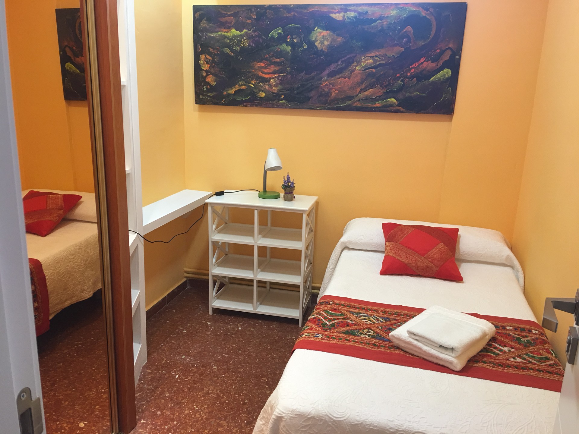 Room For Rent In 5 Bedroom Apartment In Granada With Elevator