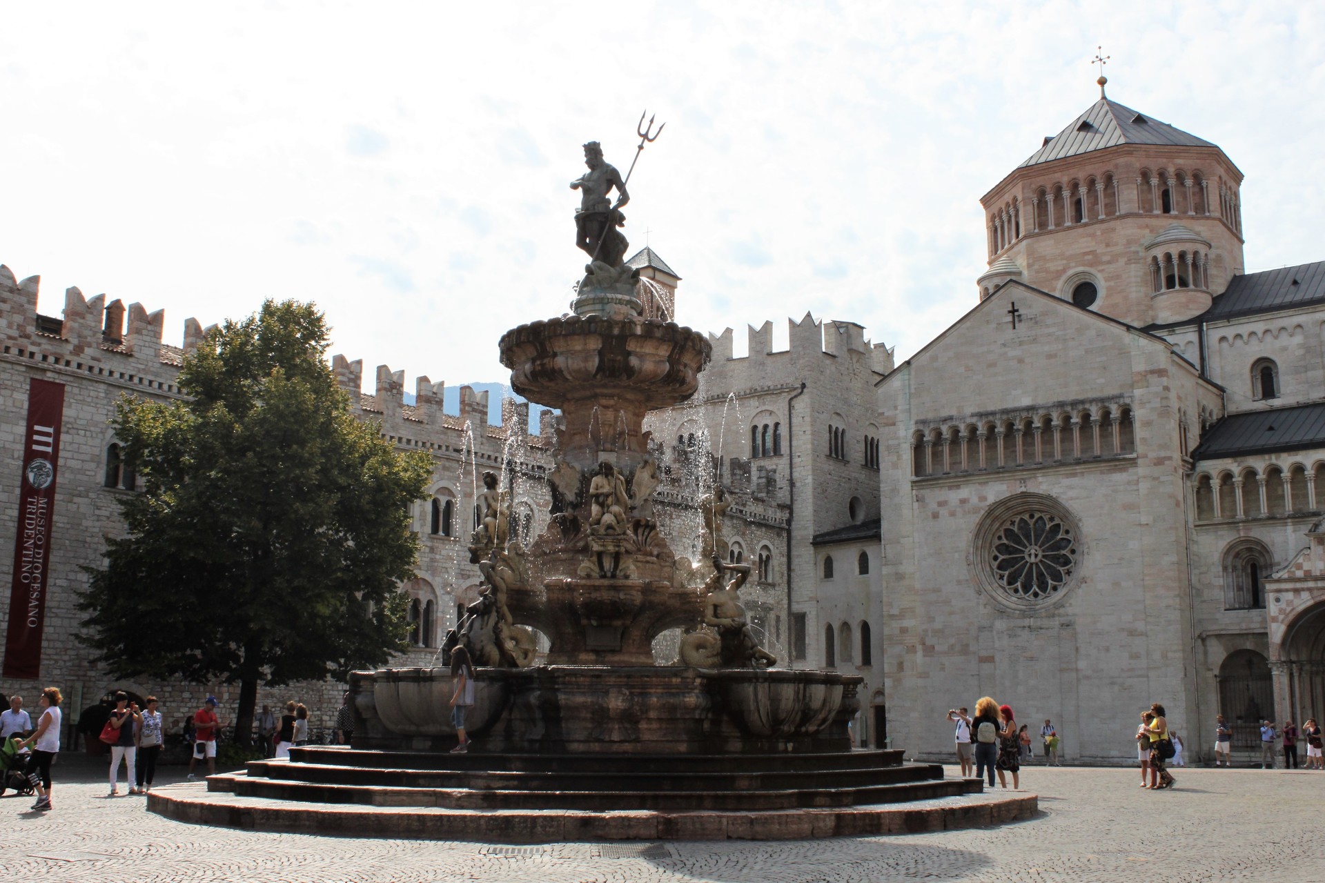 Piazza Duomo e la fontana del Nettuno