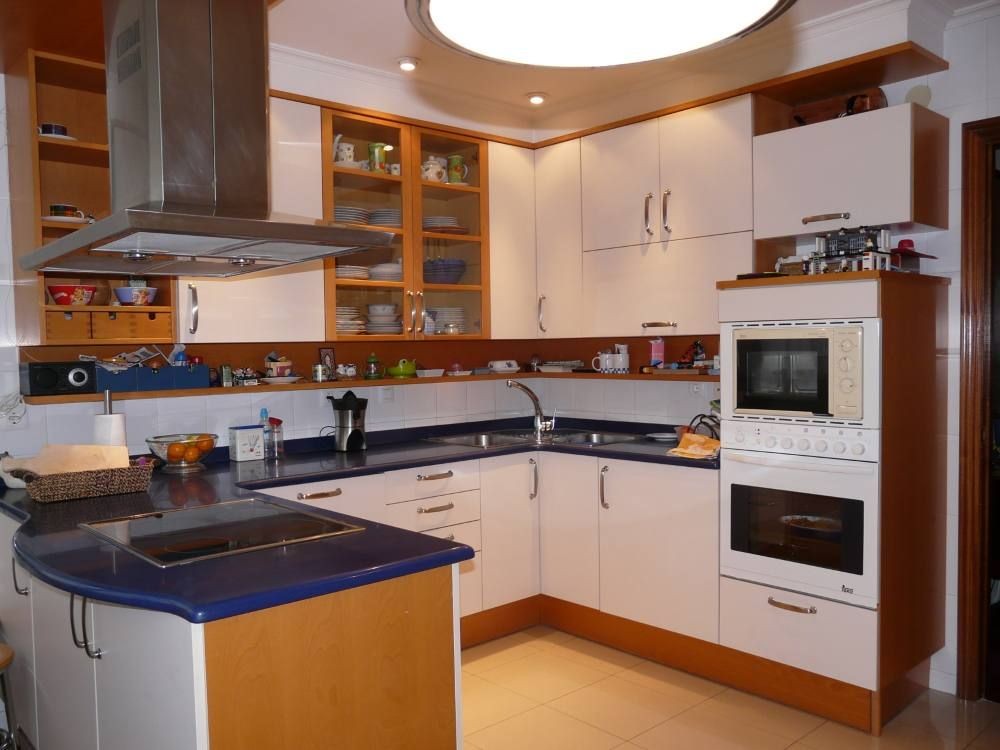 Piso amplio amueblado y renovado, 3 habitaciones y 2 baños, cocina