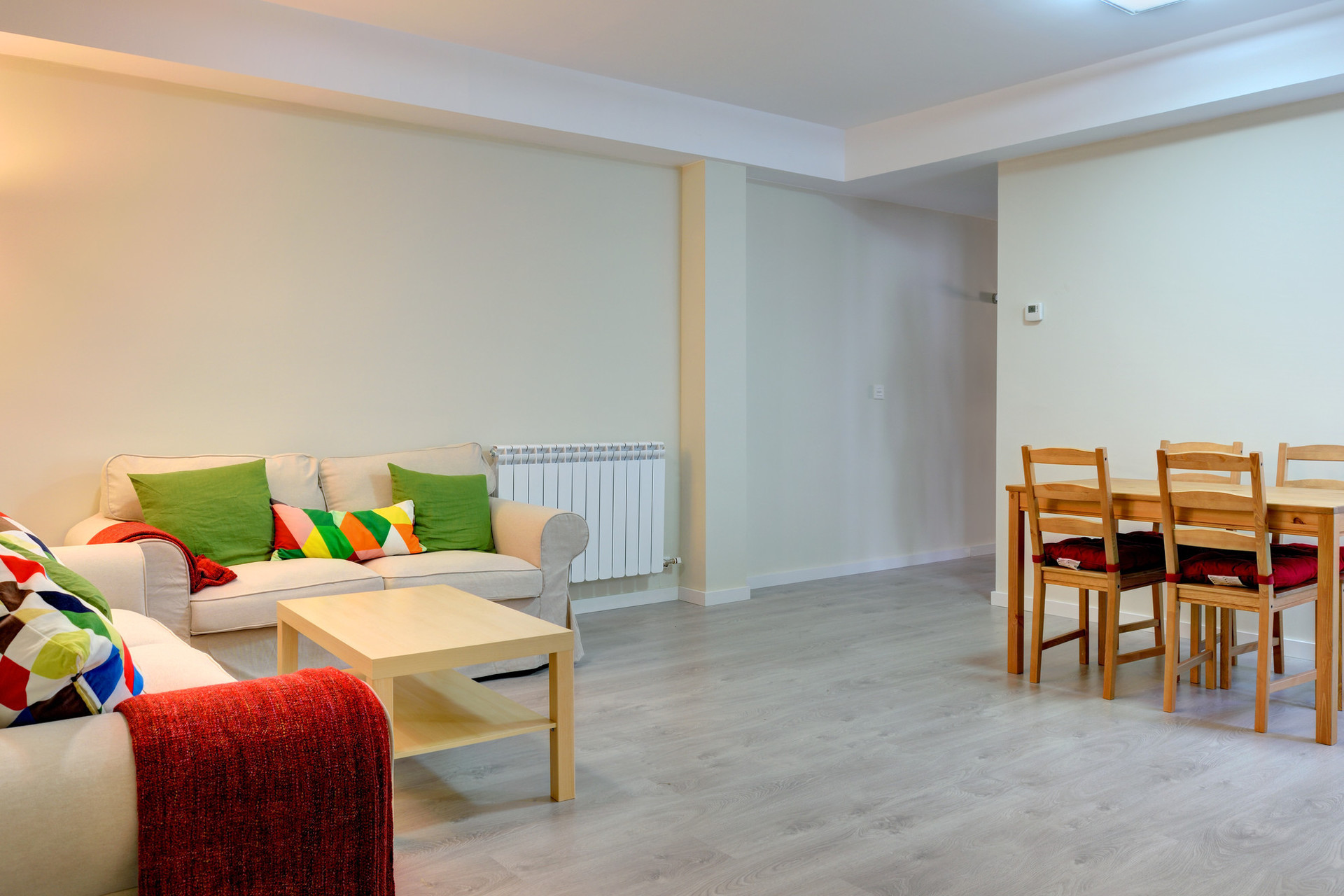 HABITACIÓN AMPLIA CON TERRAZA EN PISO DE LUJO EN EL CENTRO DE ZARAGOZA