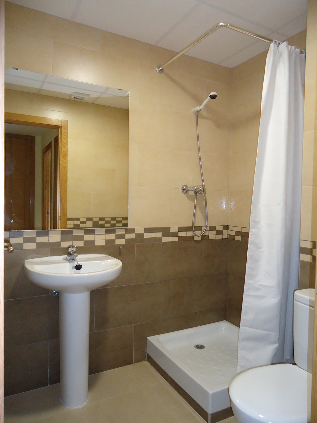 Piso nueva construccion de 3 dormitorios y 2 baños, amueblado a estrenar Alquiler pisos Granada Piso nueva construccion de 3 dormitorios y 2 baños, amueblado a estrenar Alquiler pisos Granada