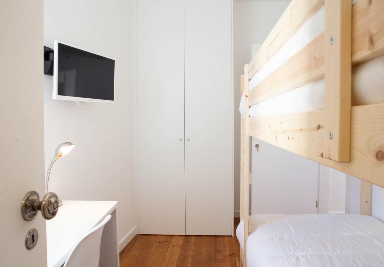 Bright room in University Residence in Oporto_all services included