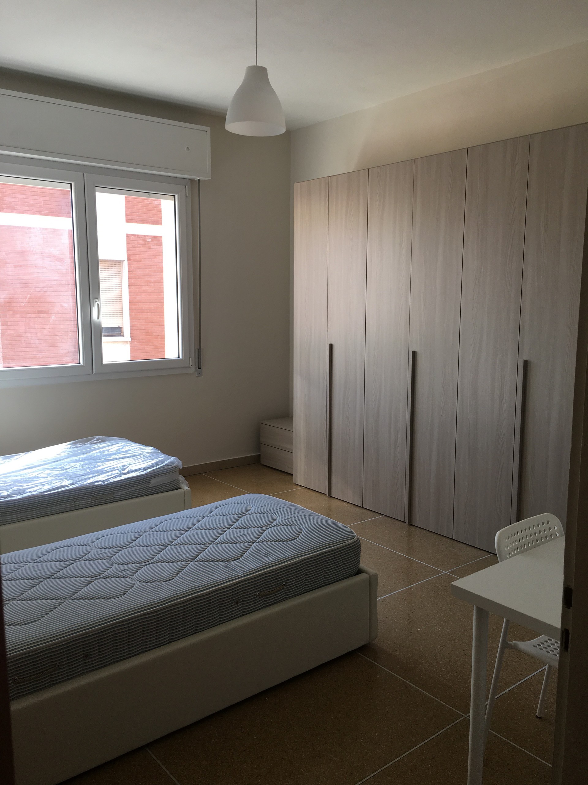 Bologna �da 4 yatak odalı dairede sadece kızlar için kiralık oda