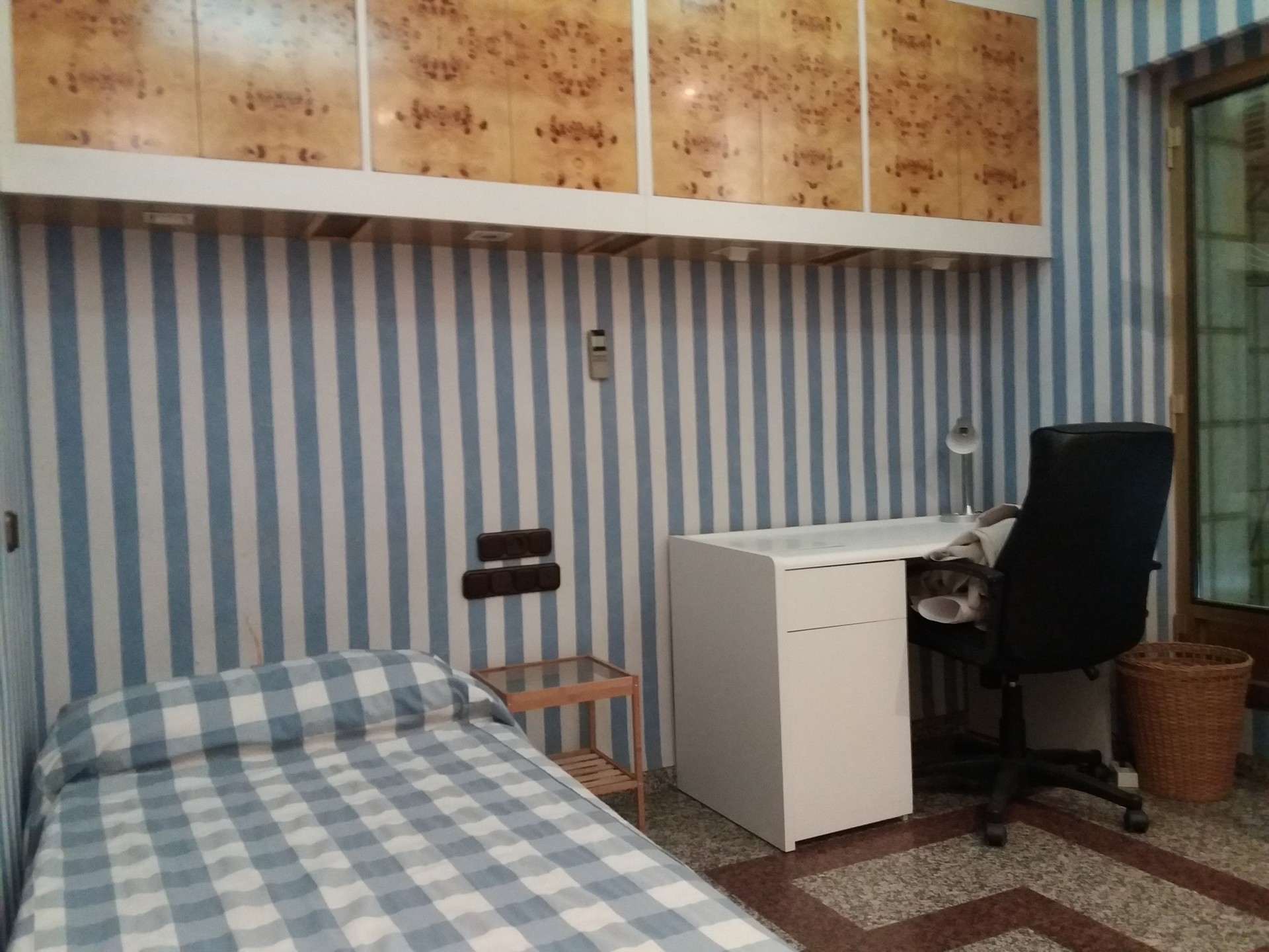 Preciosa habitación con salida a patio y totalmente equipada en el