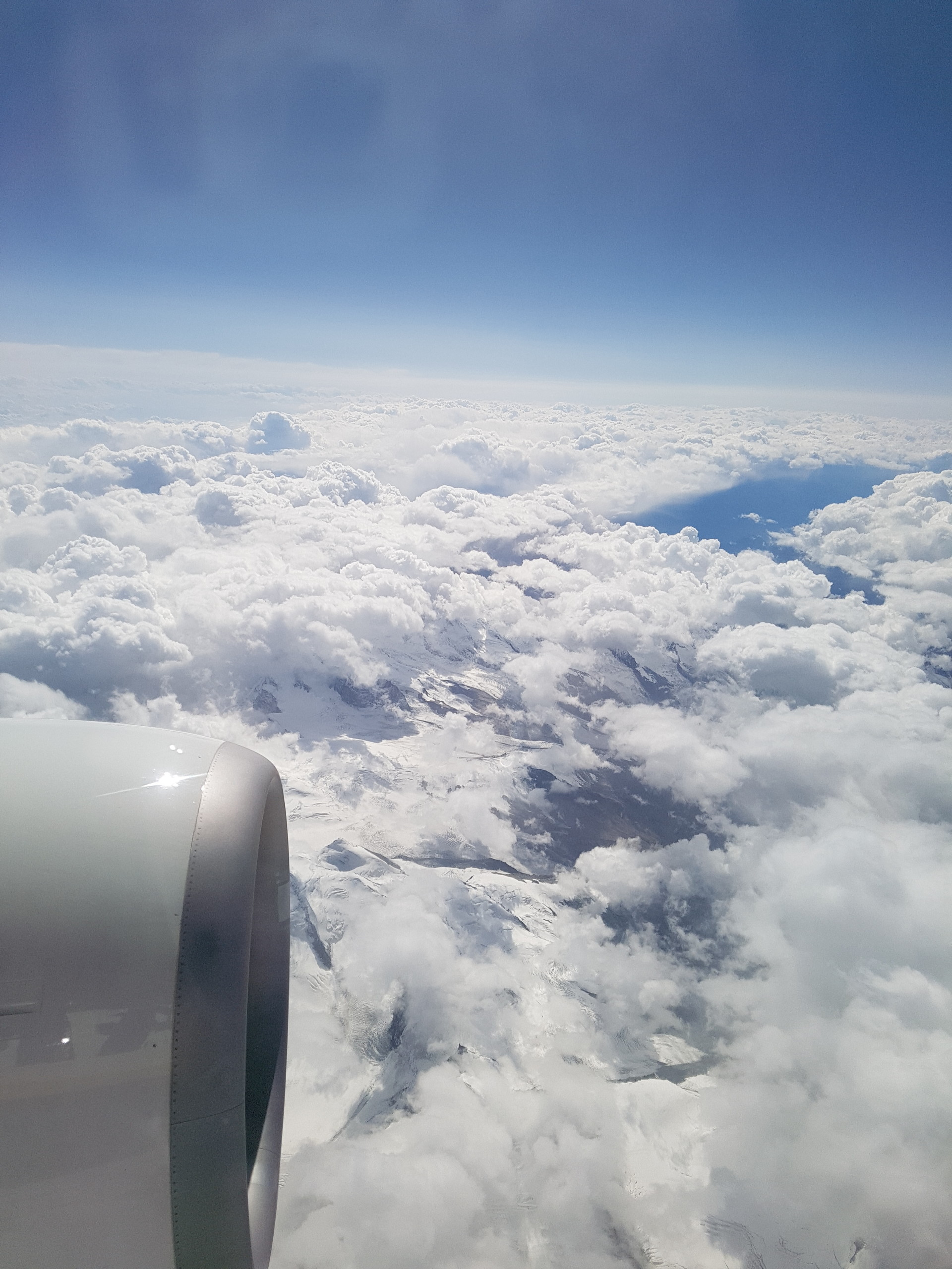 Viaggi in aereo: vestiti e accessori da evitare assolutamente quando si vola
