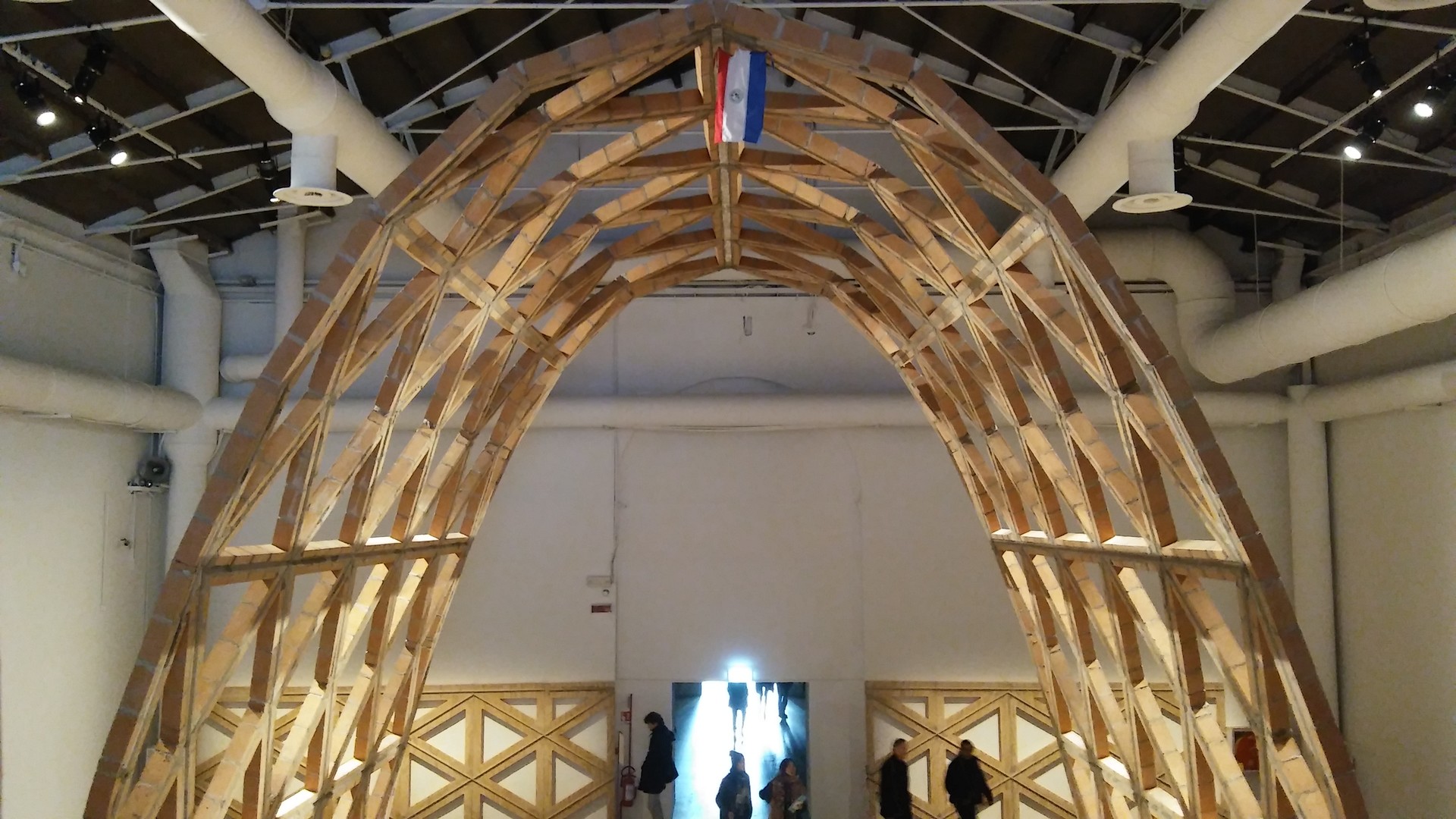 Quando l'arte si fonde con la città alla Biennale di Venezia
