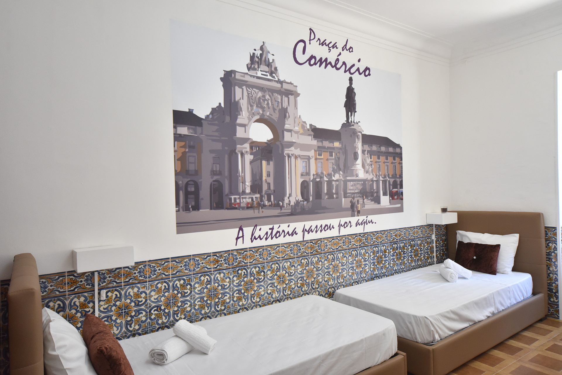 Room for rent in 6-bedroom apartment in Lisbon