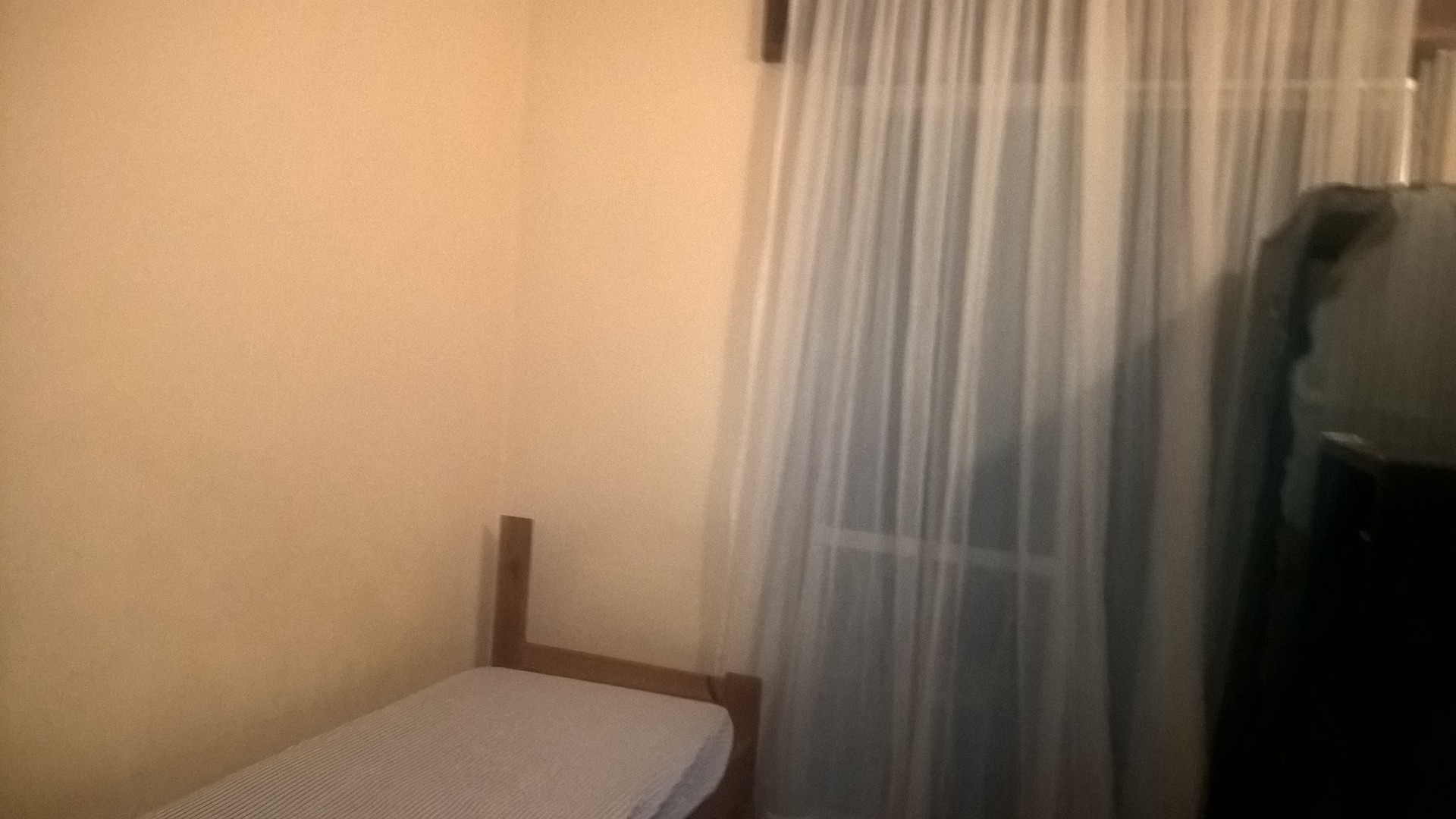 Quarto com comoda em Sintra