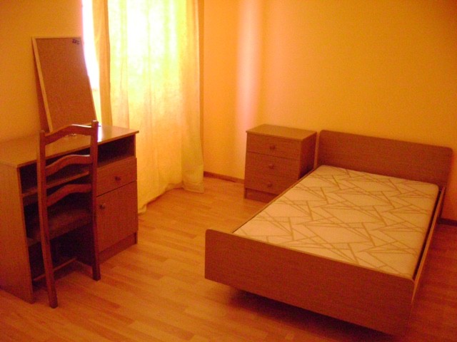 Quarto a 10 / 15 minutos a pé da Praça da República e da Universidade de Coimbra.