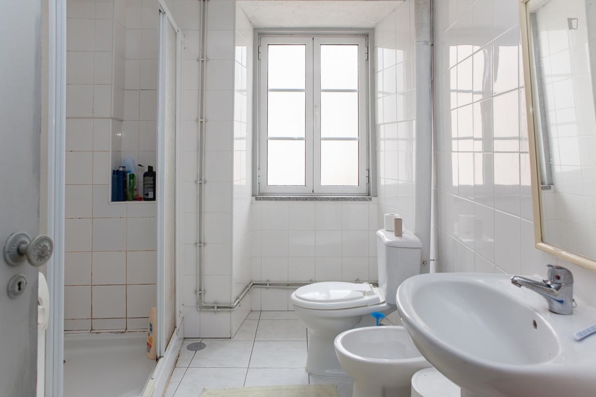 Quarto a 10 / 15 minutos a pé da Praça da República e da Universidade de Coimbra.