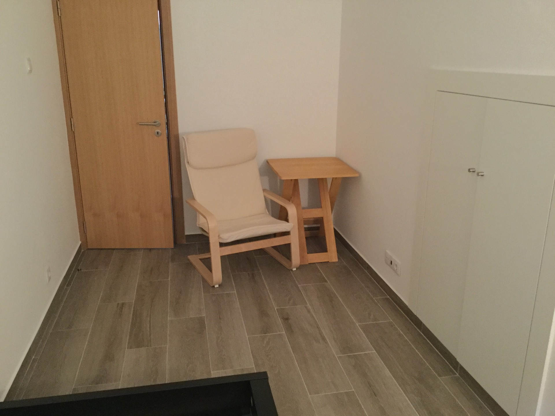 Room for rent in 3-bedroom apartment in Lisbon