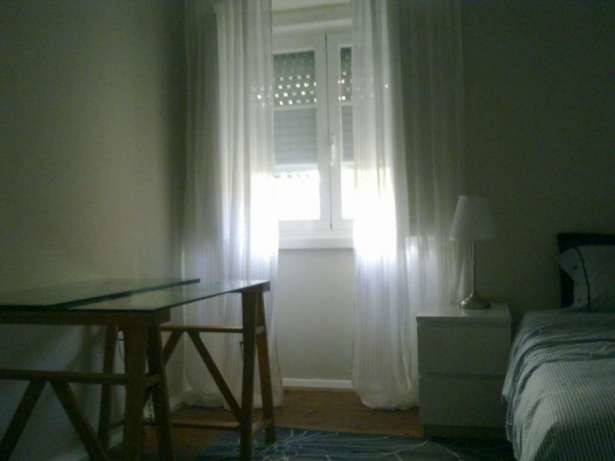 Room for rent in 1-bedroom apartment in Lisbon