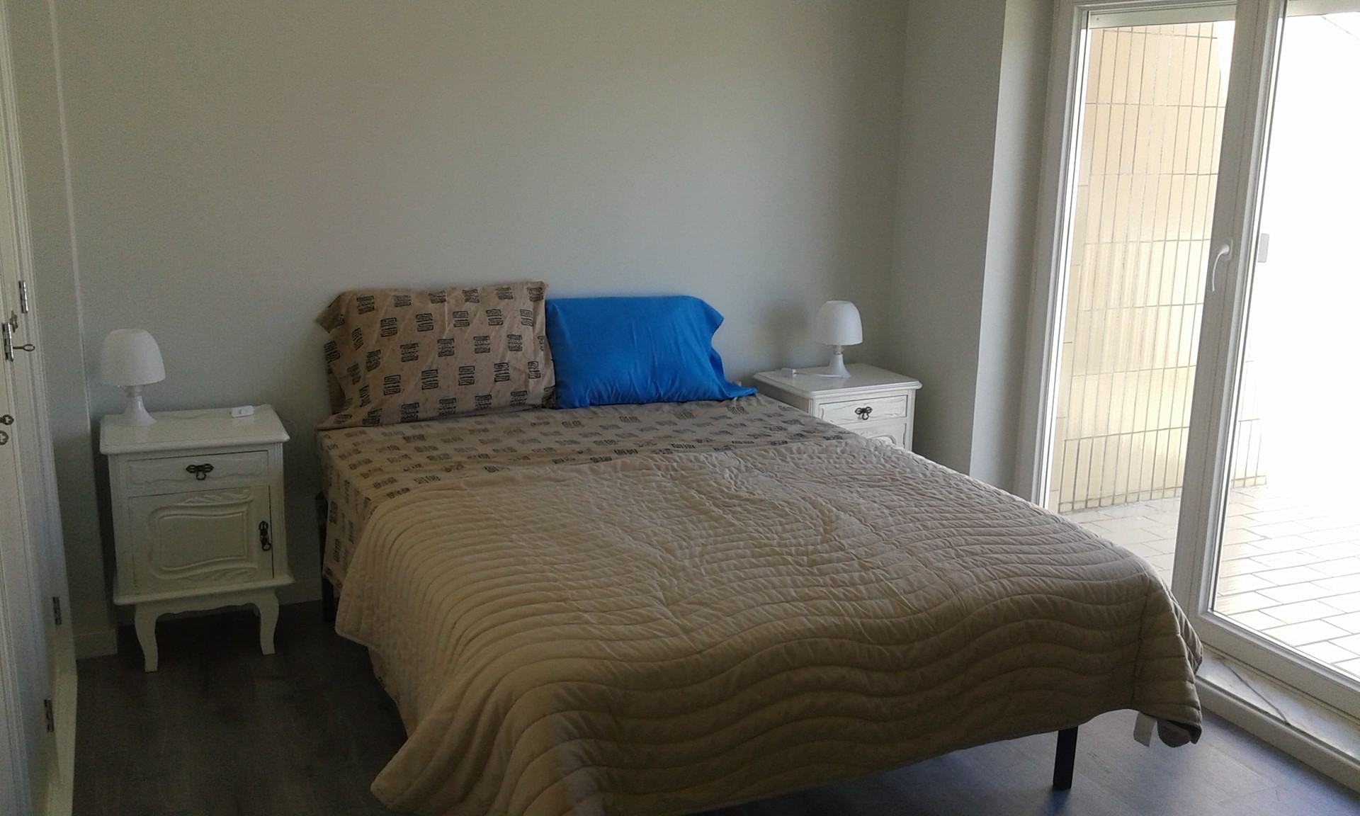 quarto amplo e ensolarado no centro da cidade de Aveiro