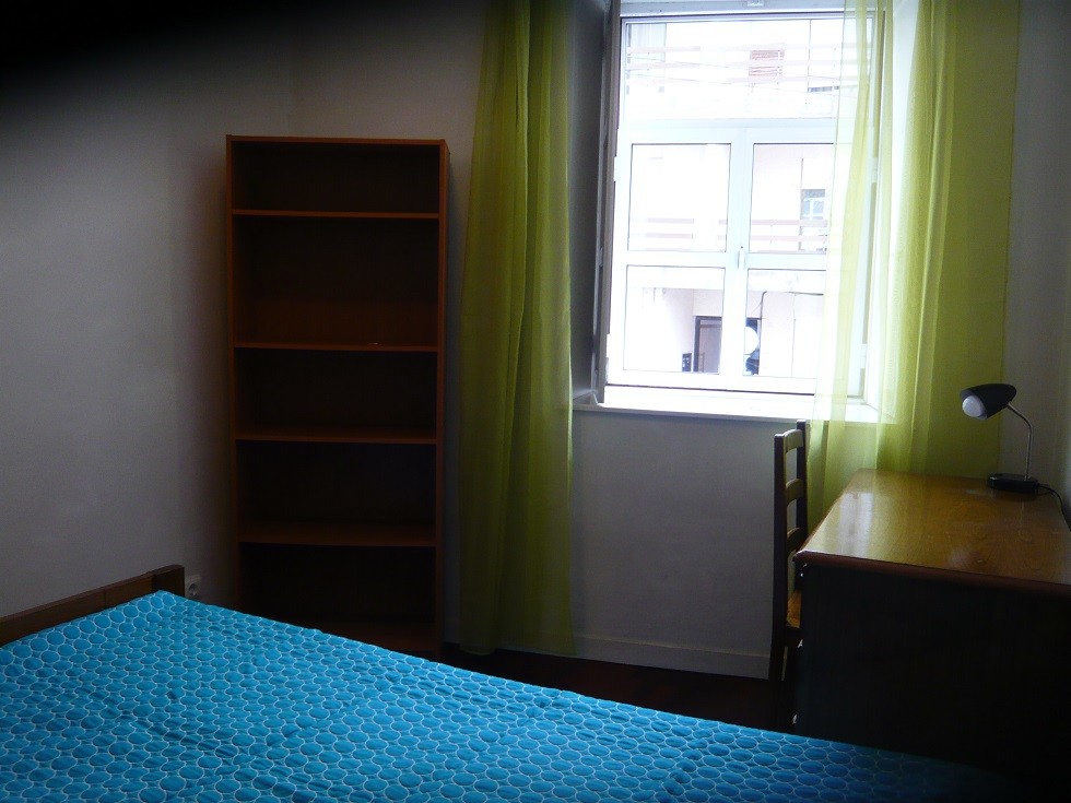 Quarto em apartamento T4