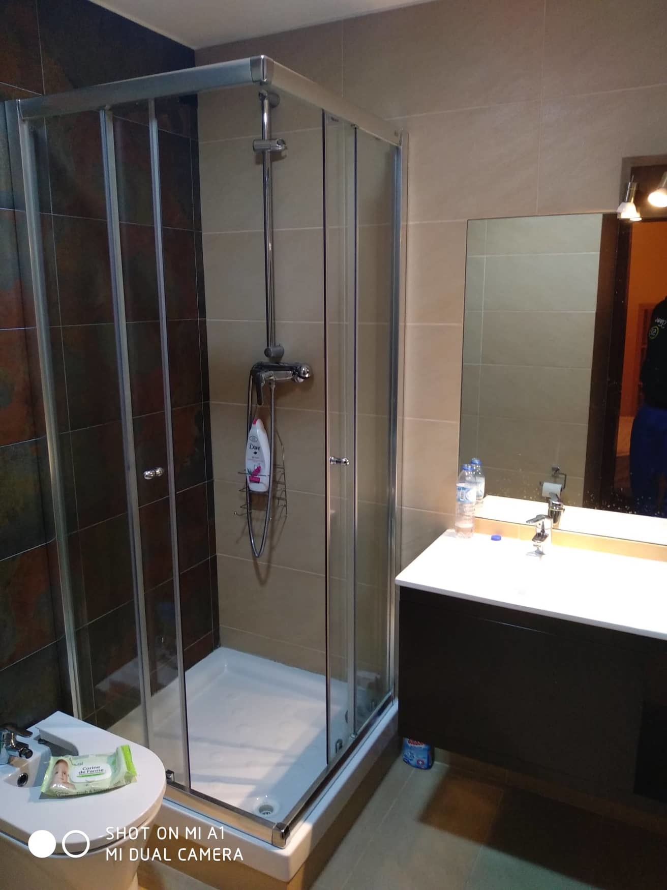 Room for rent in 4-bedroom apartment in Lisbon with internet and with elevator